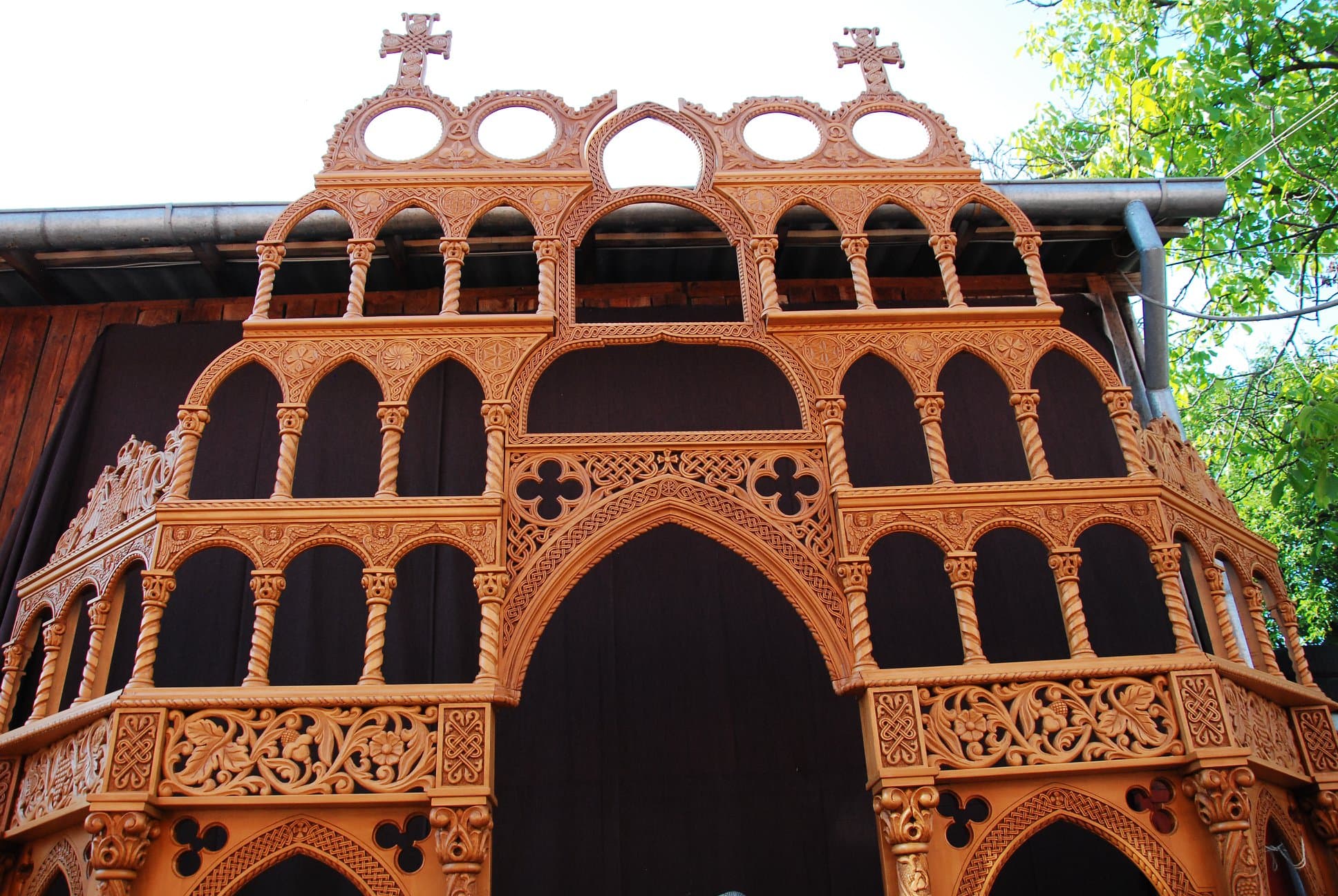 Catapeteasma — detaliu sculptura in lemn
